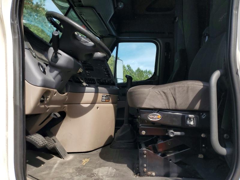 2011 Freightliner Cascadia 125 Semi Truck