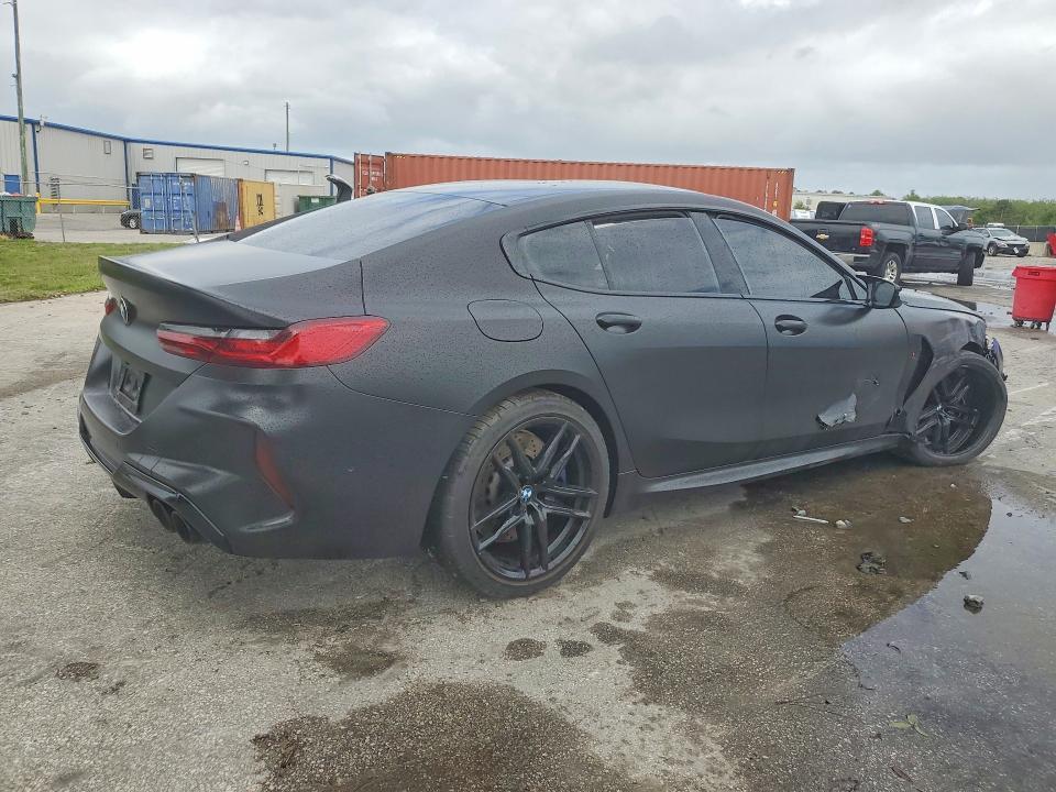2022 BMW M8
