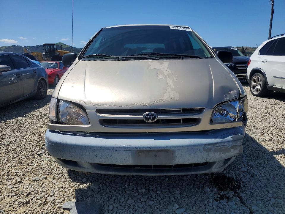 2000 Toyota Sienna le