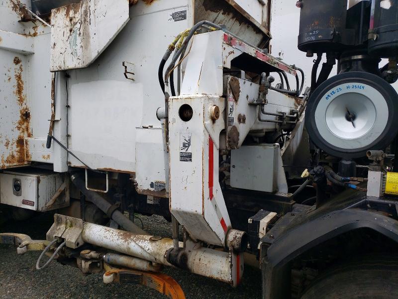 2009 Peterbilt 320 Refuse Truck