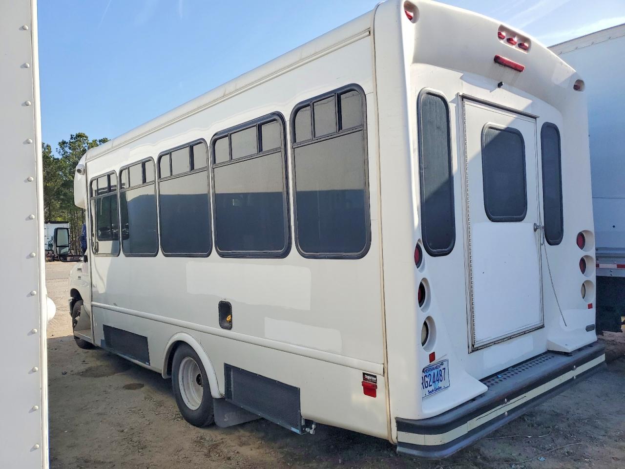 2016 Ford E450 Shuttle Bus