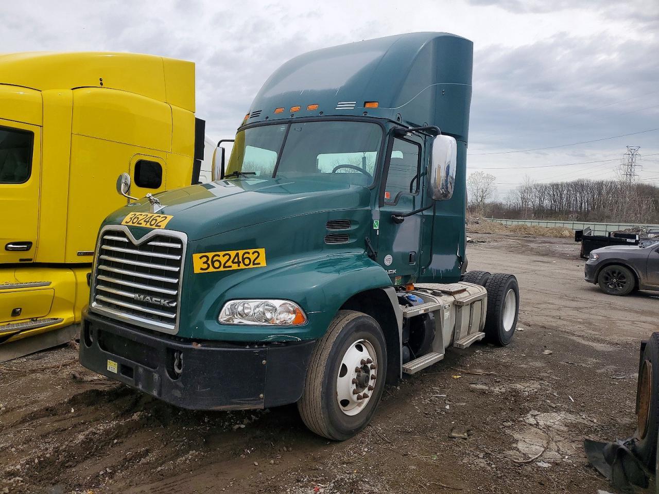 2017 Mack CXU612 Semi Truck