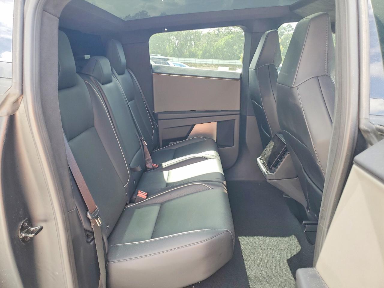 2025 Tesla Cybertruck
