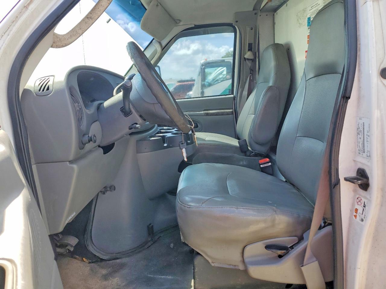 2006 Ford E350 BOX Truck