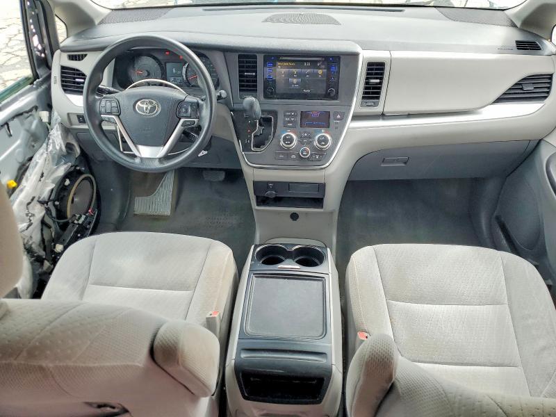 2017 Toyota Sienna le