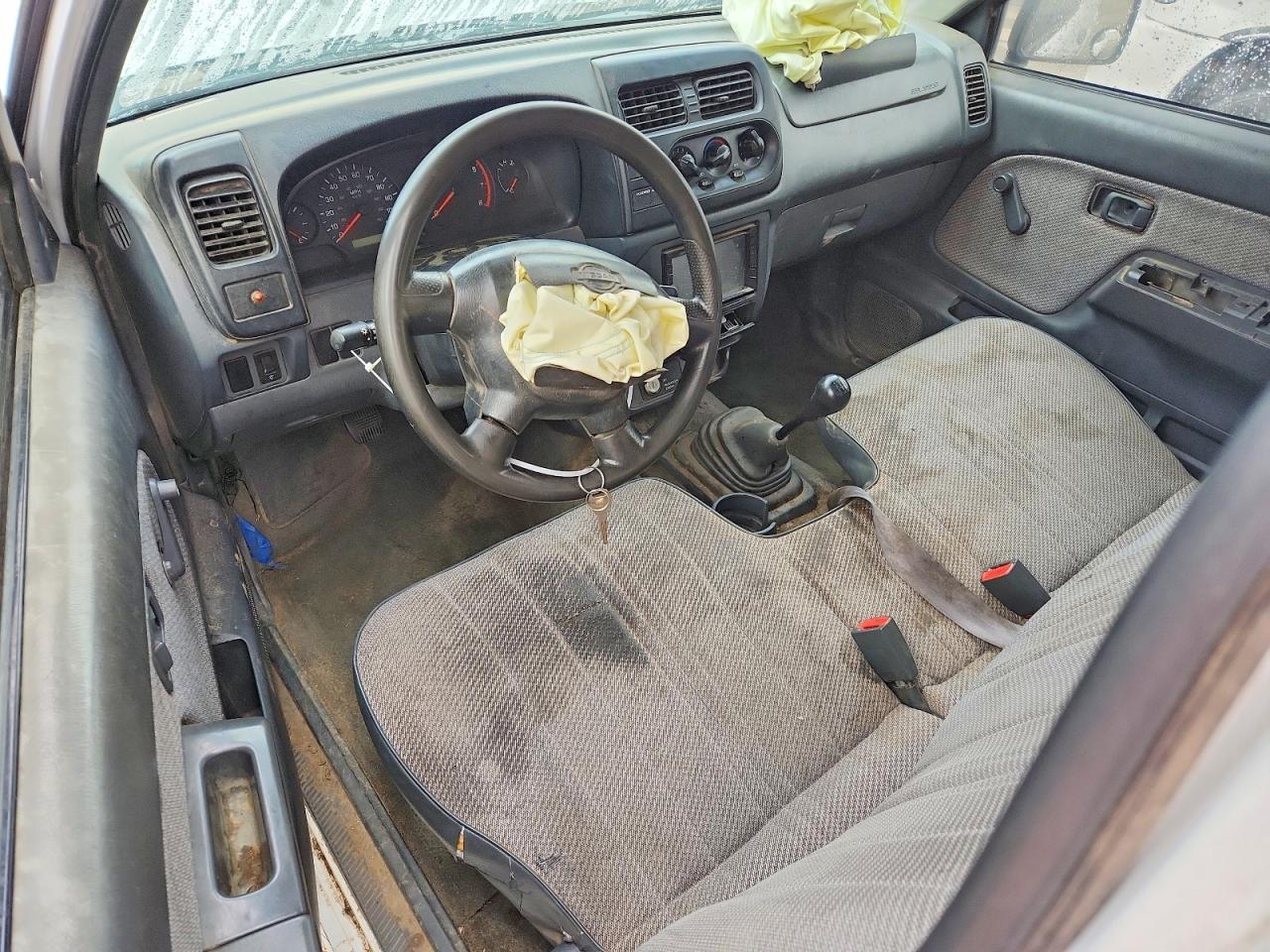 2001 Nissan Frontier XE