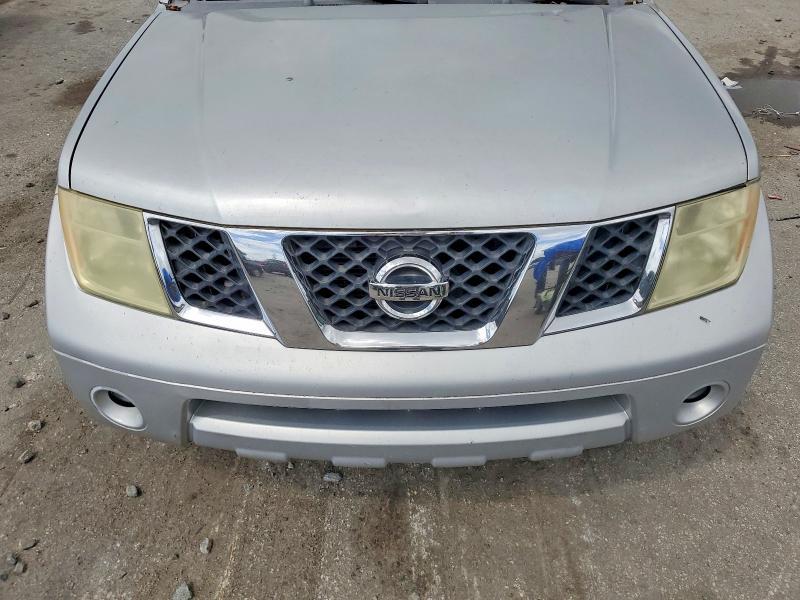 2005 Nissan Pathfinder xe