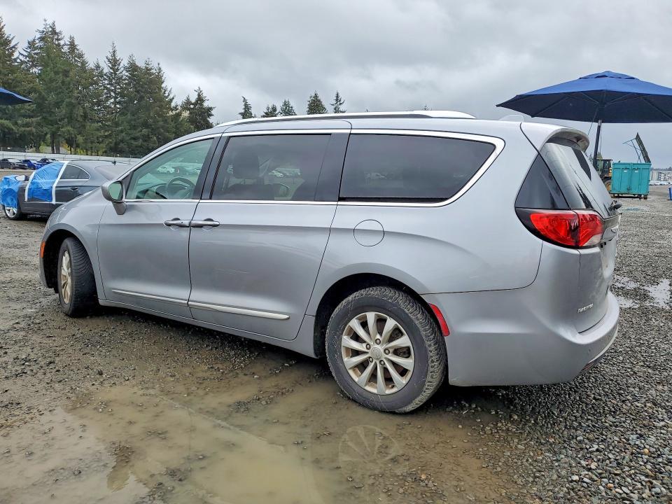 2020 Chrysler Pacifica Touring l