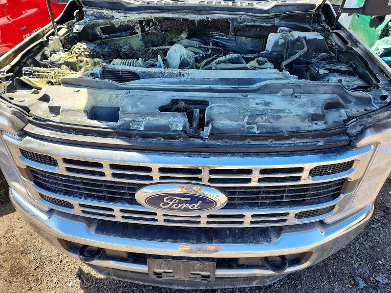 2023 Ford F450 Super Duty Flatbed Truck