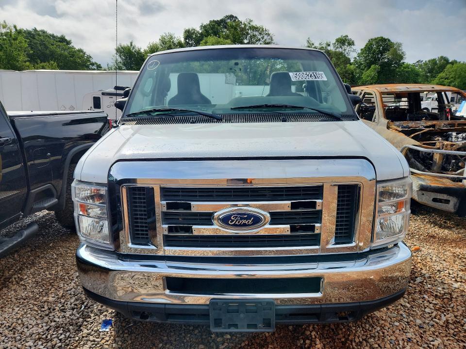 2018 Ford Econoline E450 Super Duty Cutaway Van