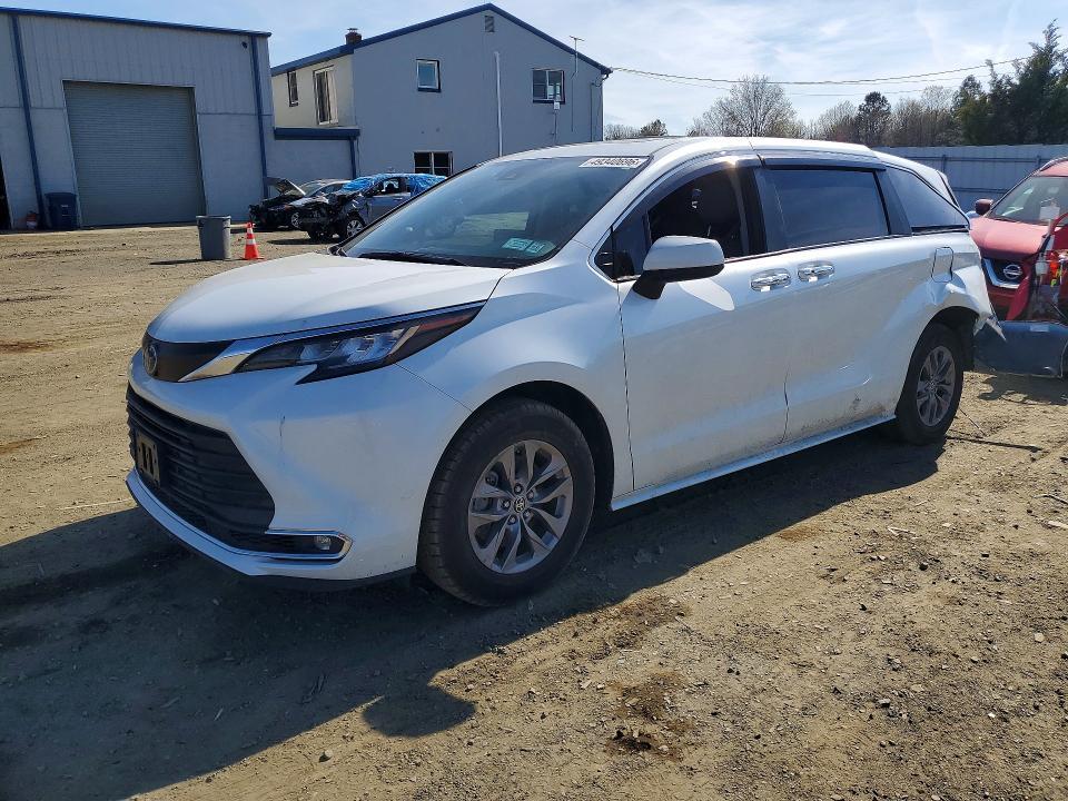 2022 Toyota Sienna xle