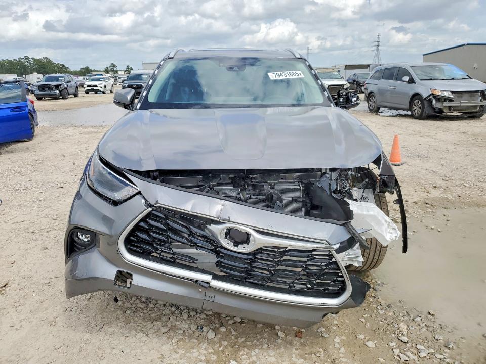 2026 Toyota Highla xle