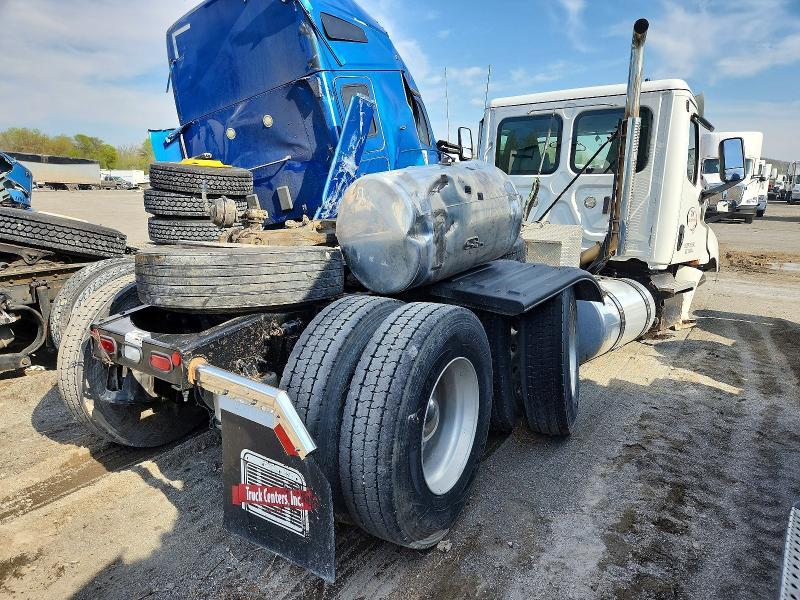 2021 Freigliner 2021 Freightliner Cascadia 113 Semi Truck