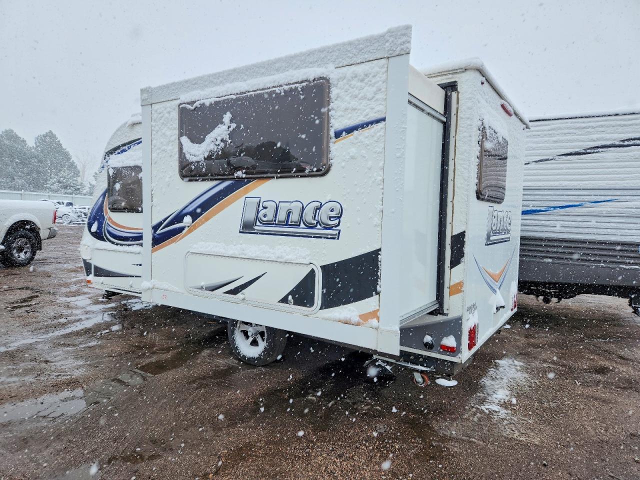 2015 Lance Camper