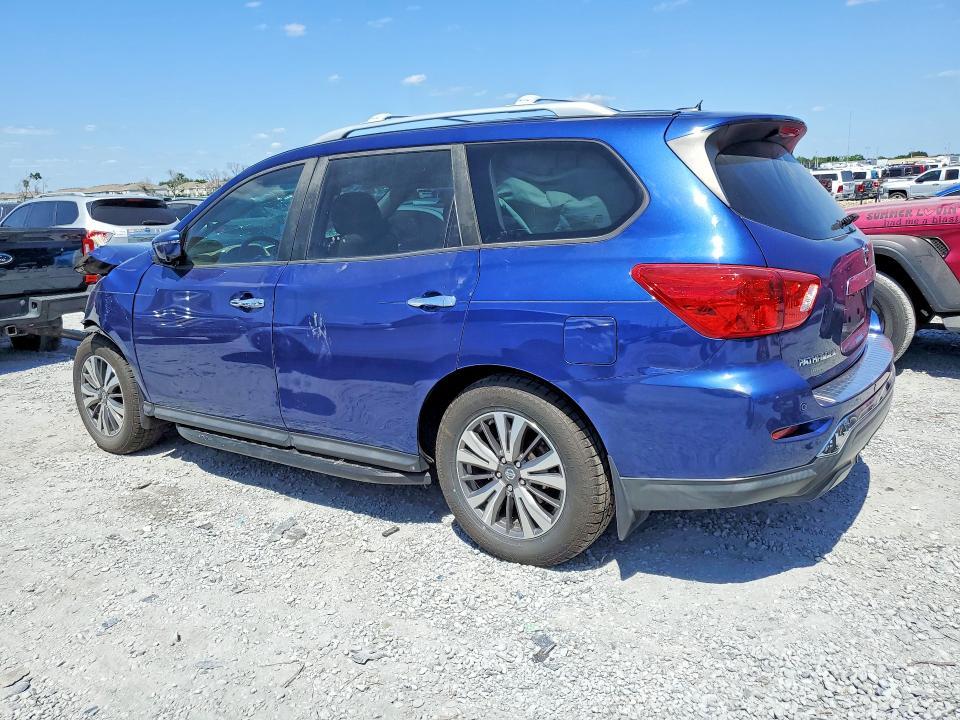 2017 Nissan Pathfinder sl