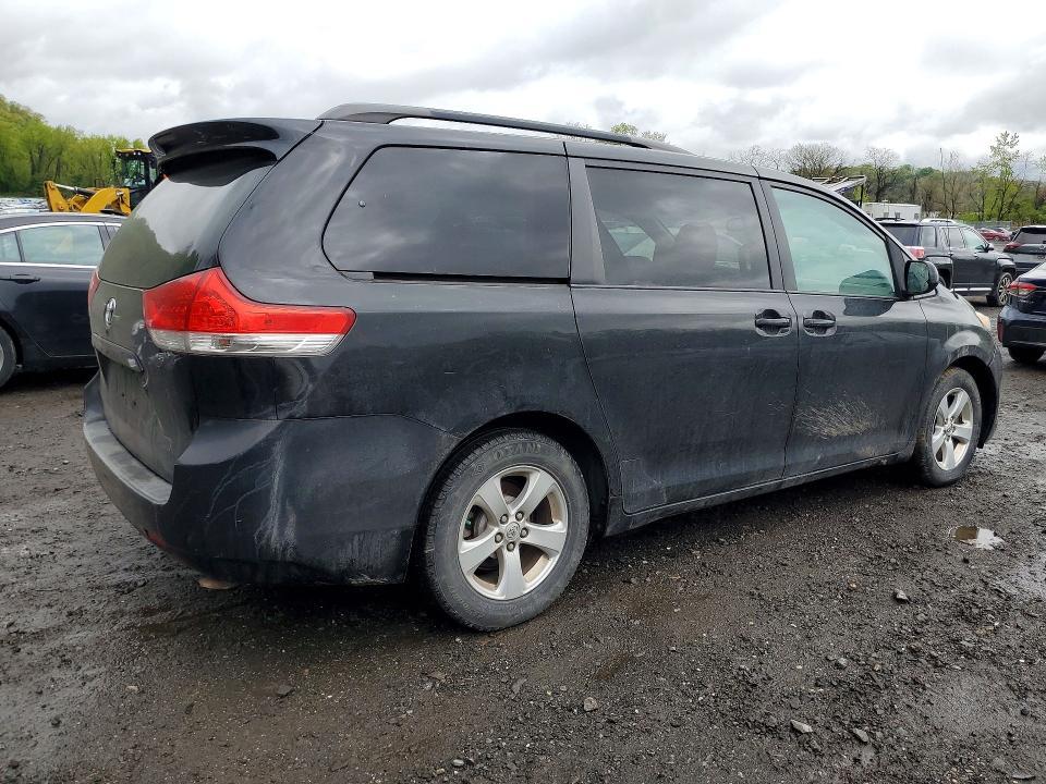 2013 Toyota Sienna le