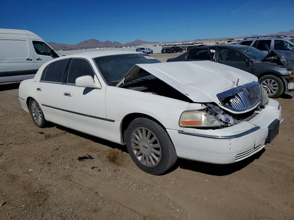 2005 Lincoln Town car s