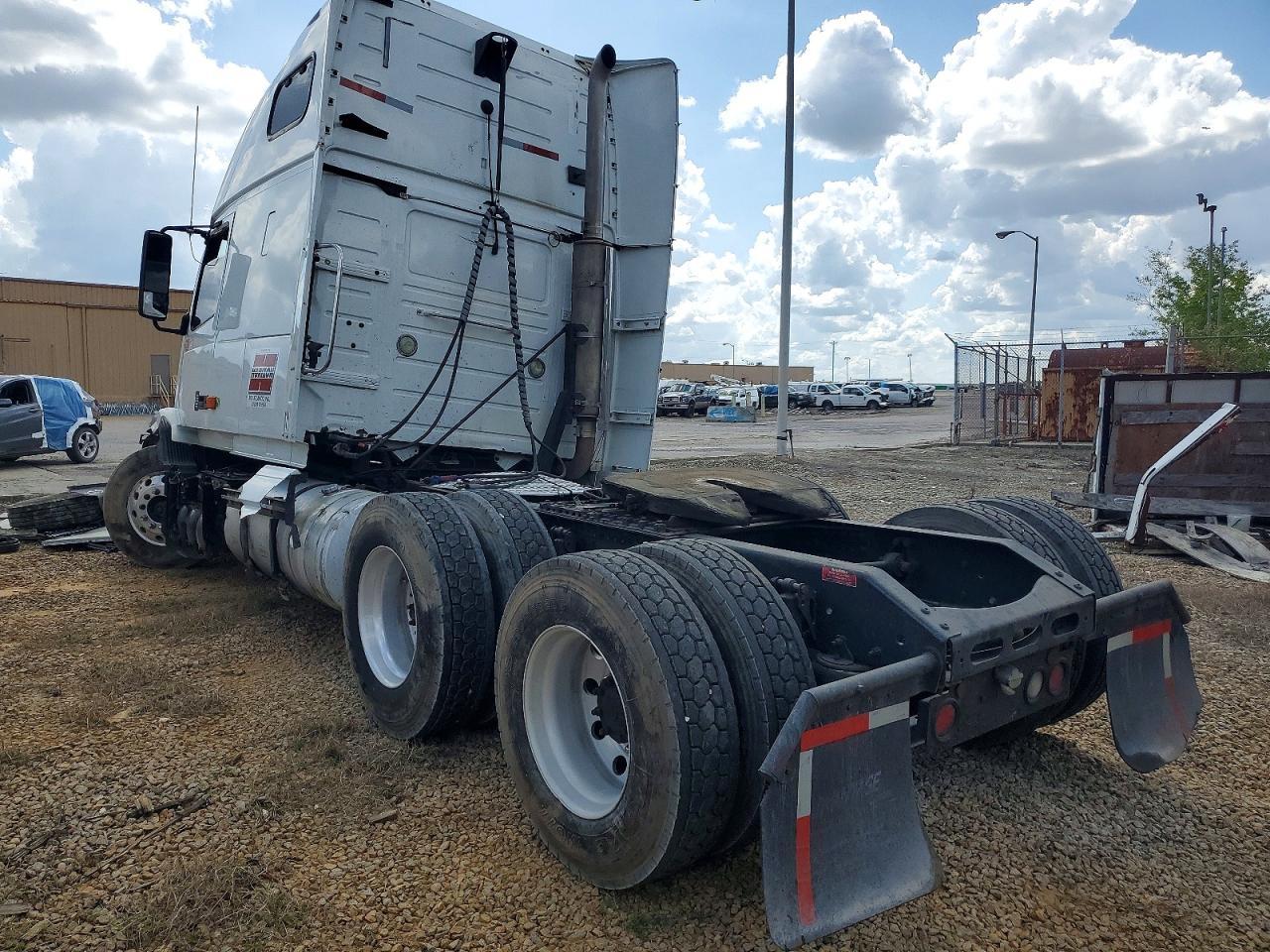 2008 Volvo VNL Semi Truck