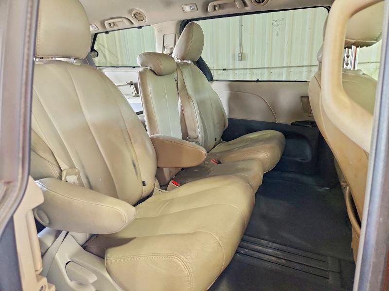 2011 Toyota Sienna le