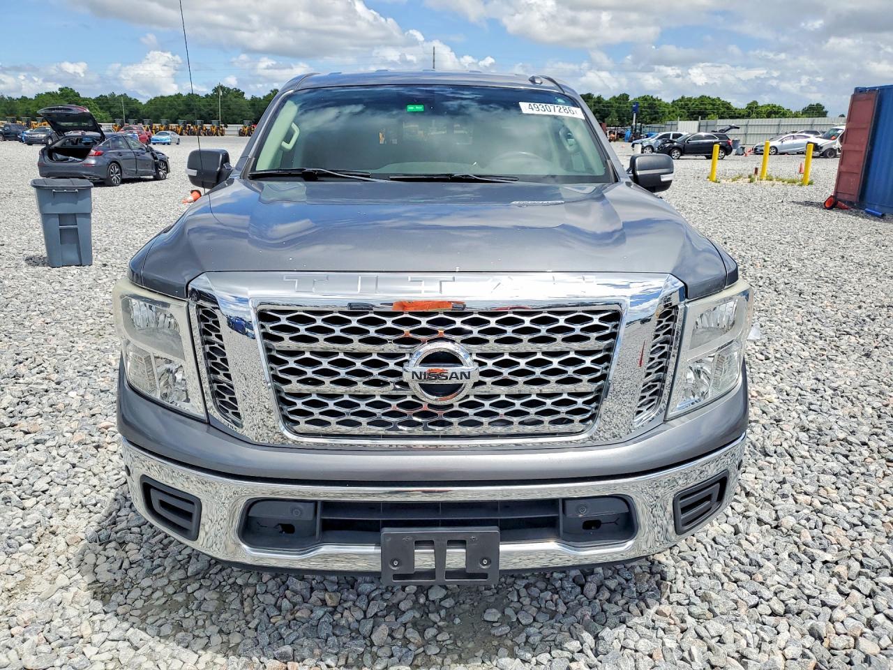 2018 Nissan Titan SV