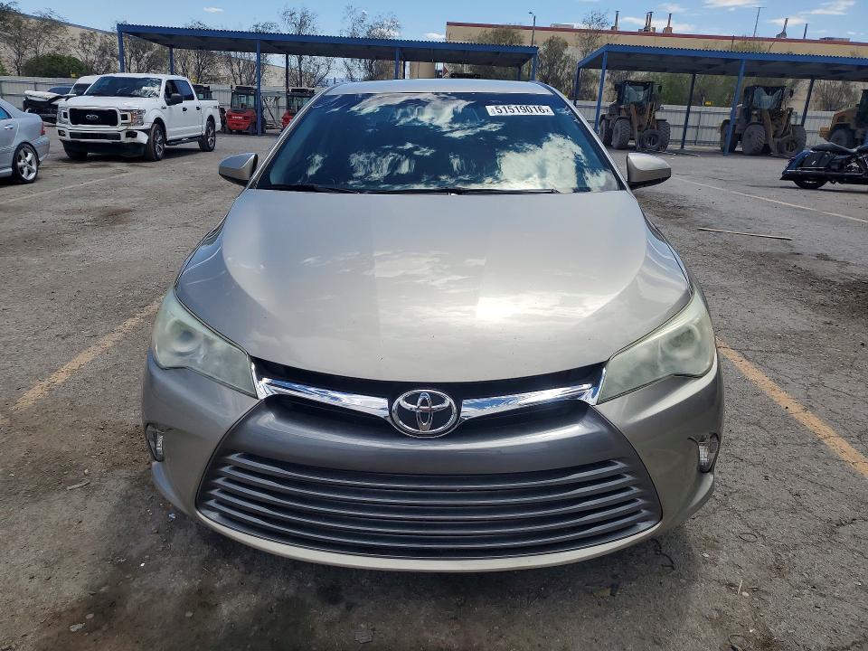 2016 Toyota Camry le