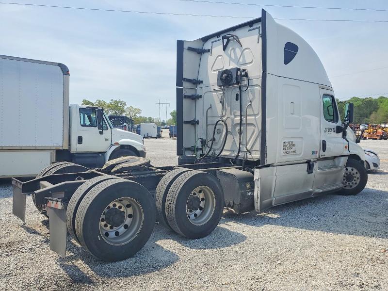 2018 Freightliner Cascadia 125 Semi Truck