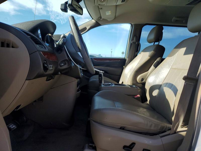 2012 Chrysler Town & Country Touring l