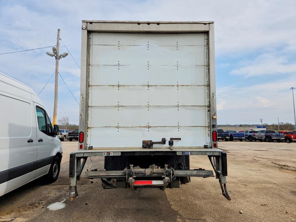 2020 Freigliner 2020 Freightliner Business Class M2 BOX Truck