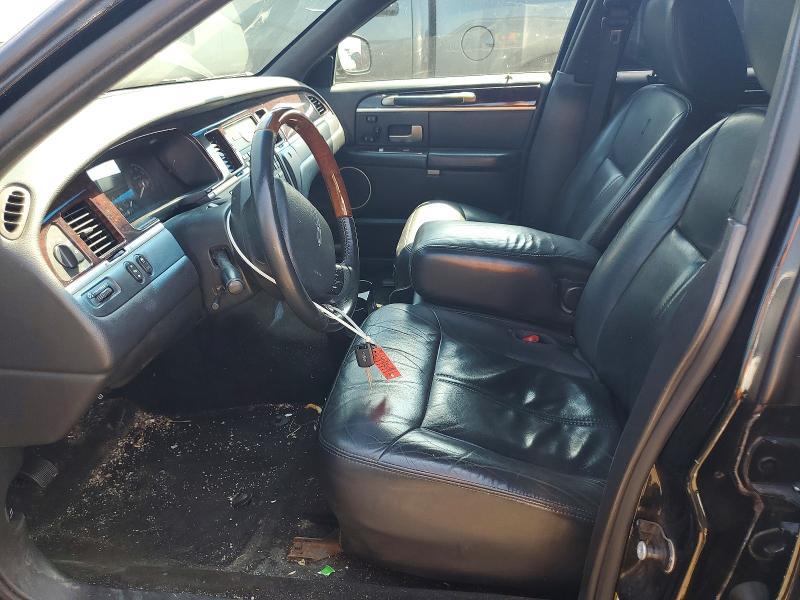 2011 Lincoln Town car Signature Limited