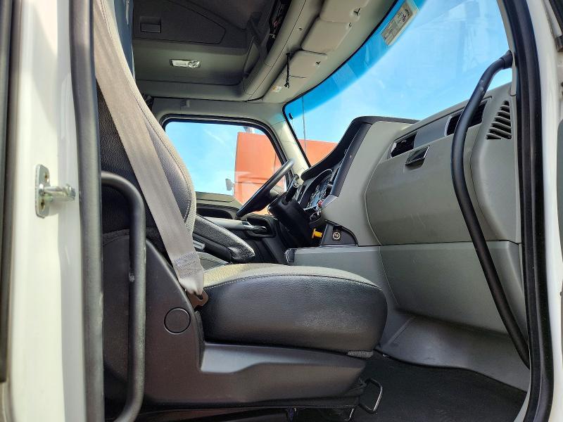 2020 Kenworth T680 Semi Truck