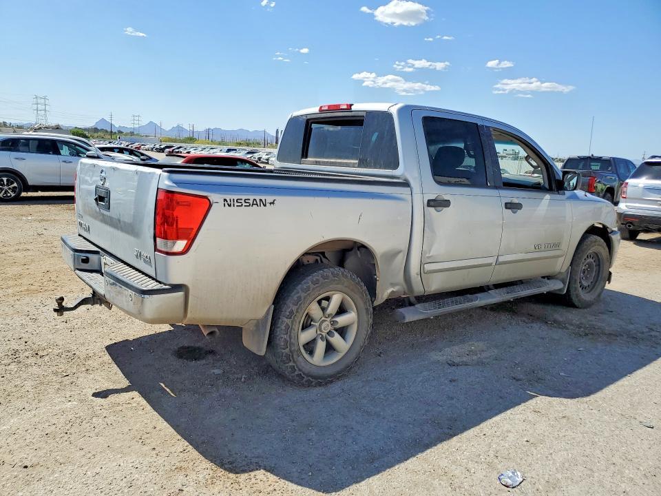 2014 Nissan Titan SV