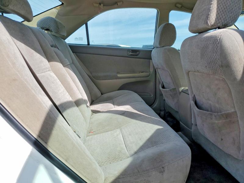 2004 Toyota Camry le