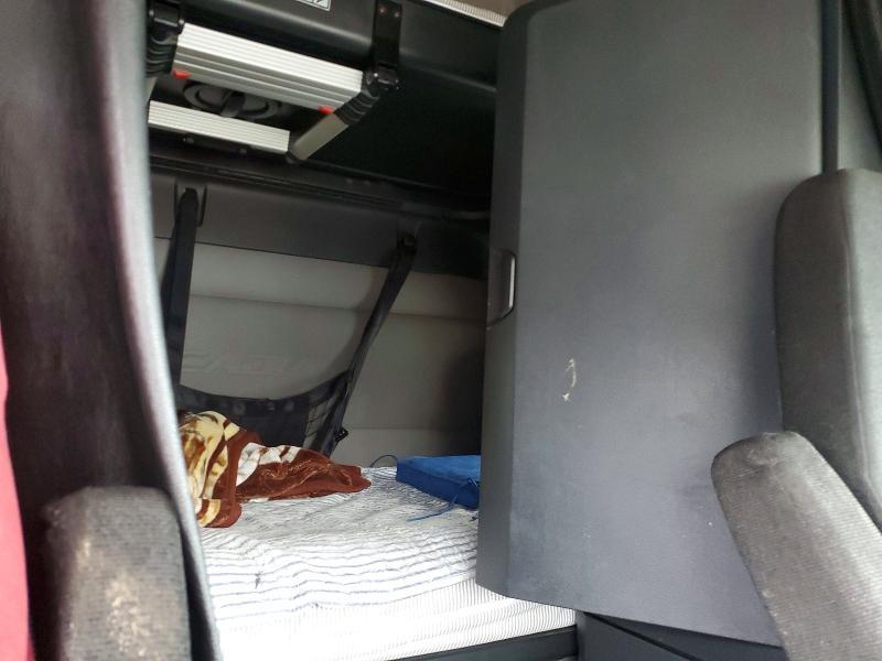 2018 Freigliner 2018 Freightliner Cascadia 126 Semi Truck