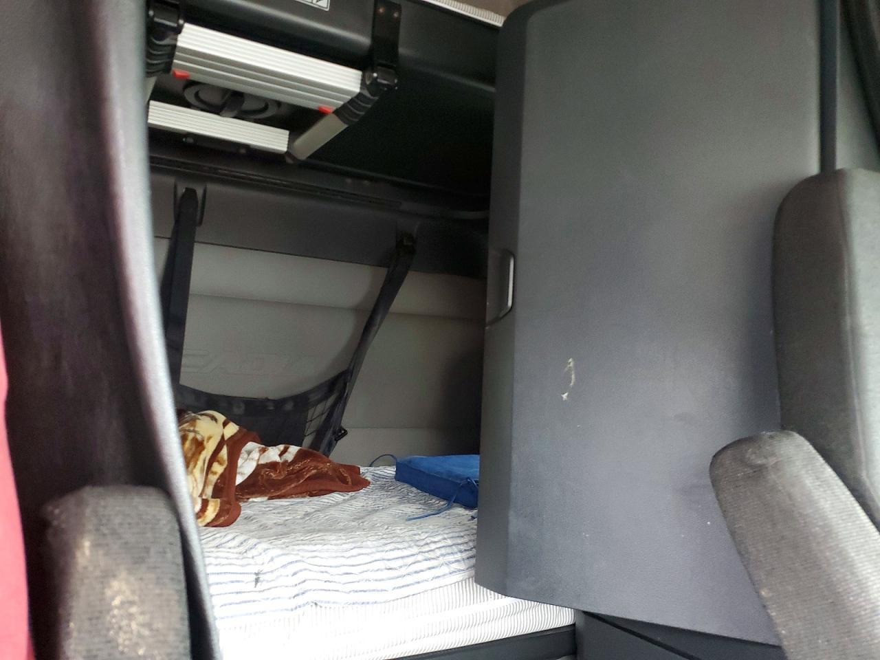 2018 Freigliner 2018 Freightliner Cascadia 126 Semi Truck