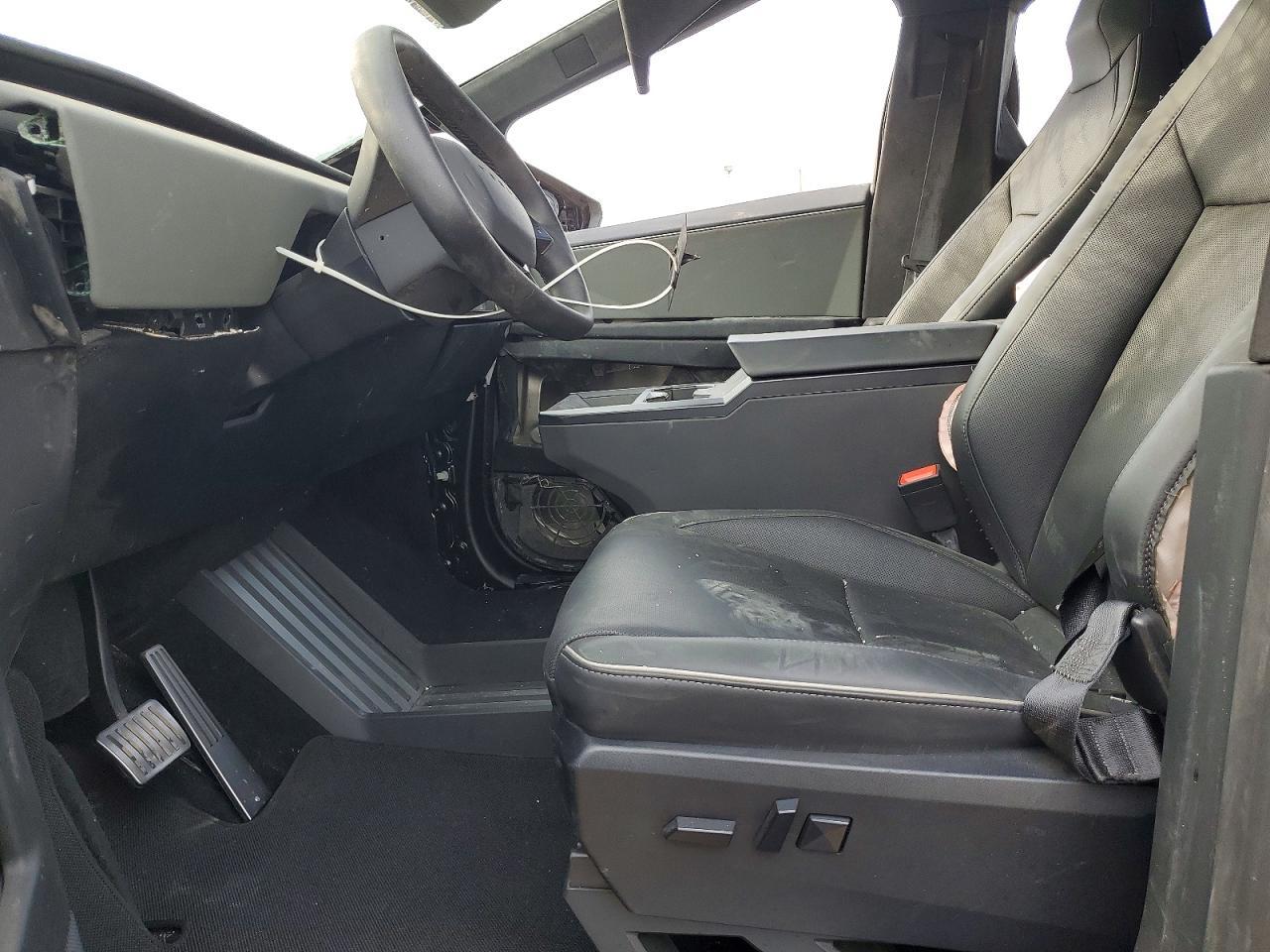 2025 Tesla Cybertruck