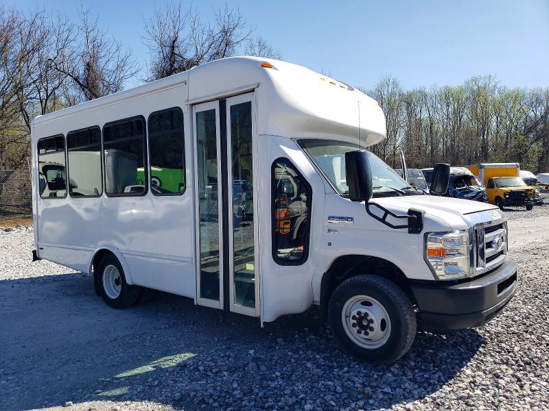2015 Ford Econoline E350 Super Duty Cutaway Van