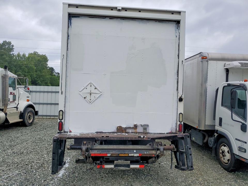 2017 Isuzu NRR BOX Truck