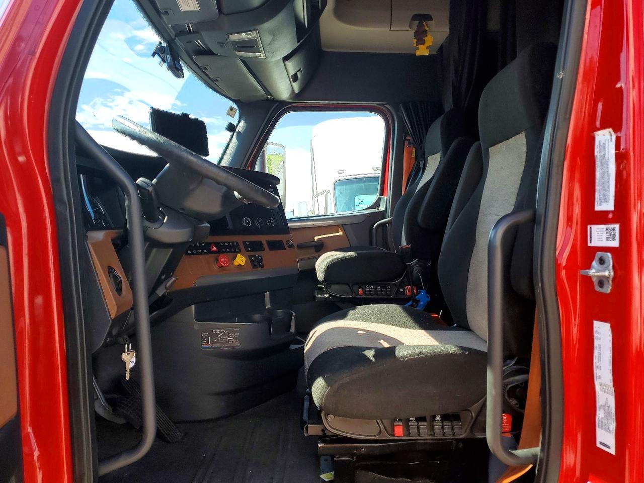 2020 Freightliner Cascadia 126 Semi Truck