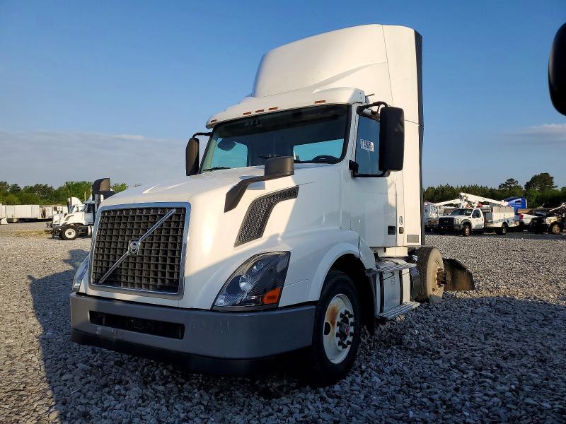 2017 Volvo VNL Semi Truck
