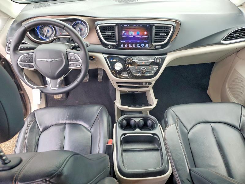 2017 Chrysler Pacifica Touring l