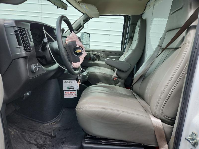 2025 Chevrolet Express BOX Truck