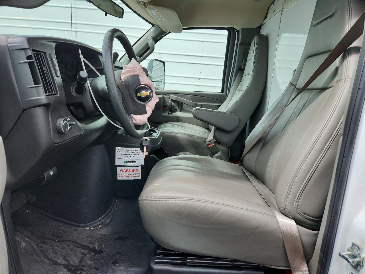 2025 Chevrolet Express BOX Truck