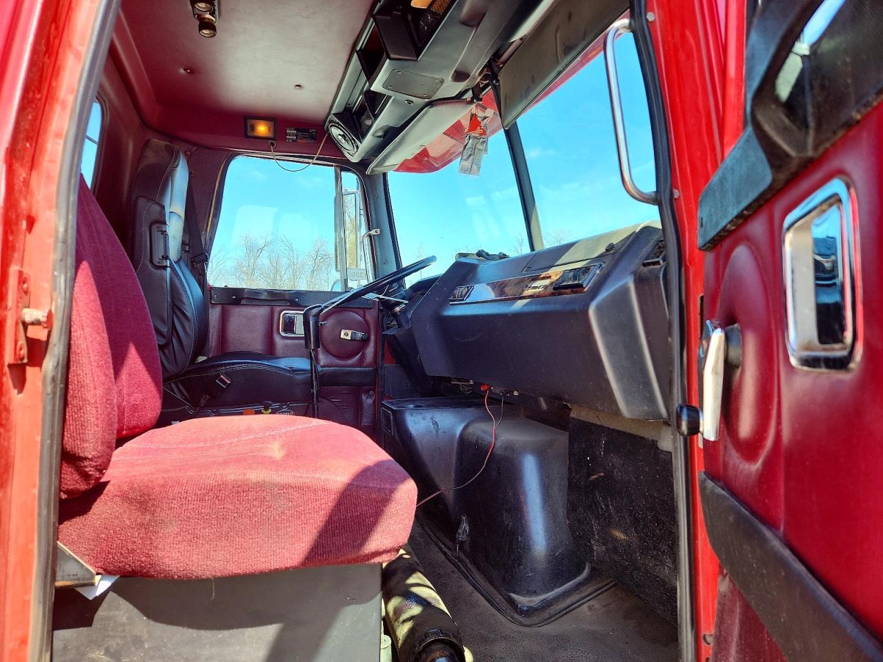 2000 Volvo Conventional WG