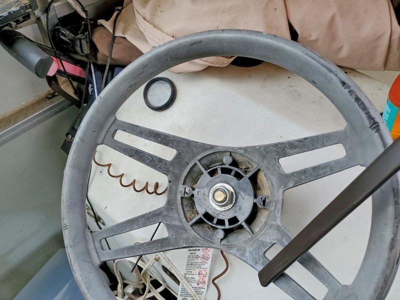 2001 Sun Tracker Boat