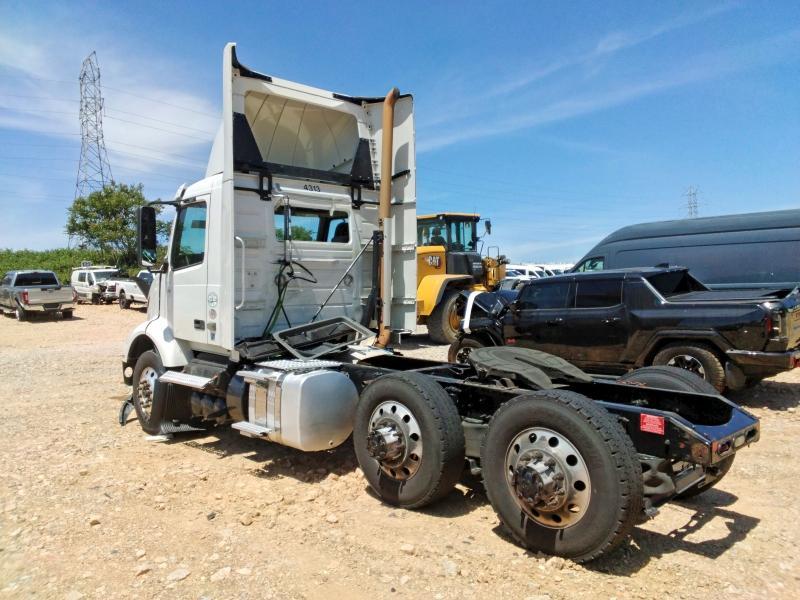2020 Volv O VNR Semi Truck