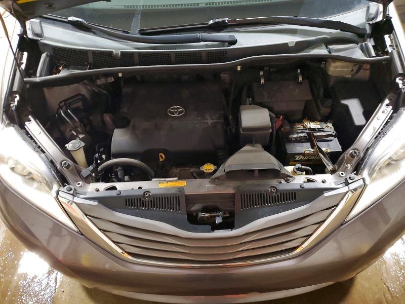 2011 Toyota Sienna xle 8-passenger