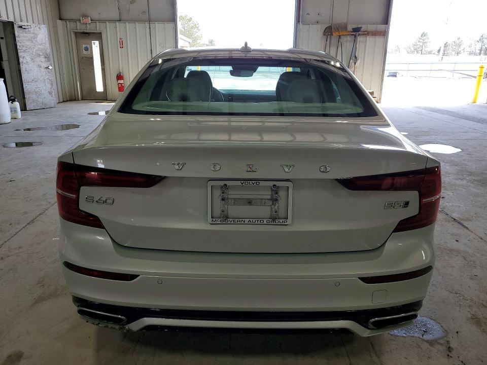 2022 Volvo S60 B5 Momentum