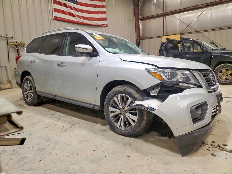 2019 Nissan Pathfinder sv