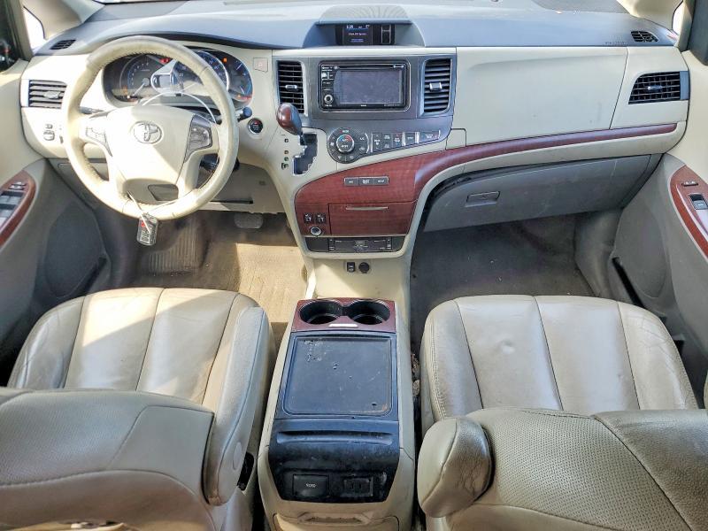 2013 Toyota Sienna xle 8-passenger