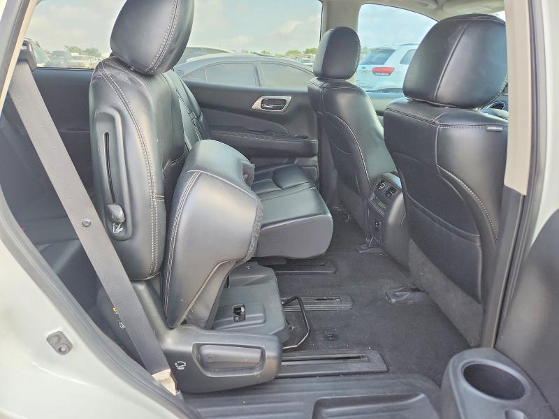 2017 Nissan Pathfinder Platinum